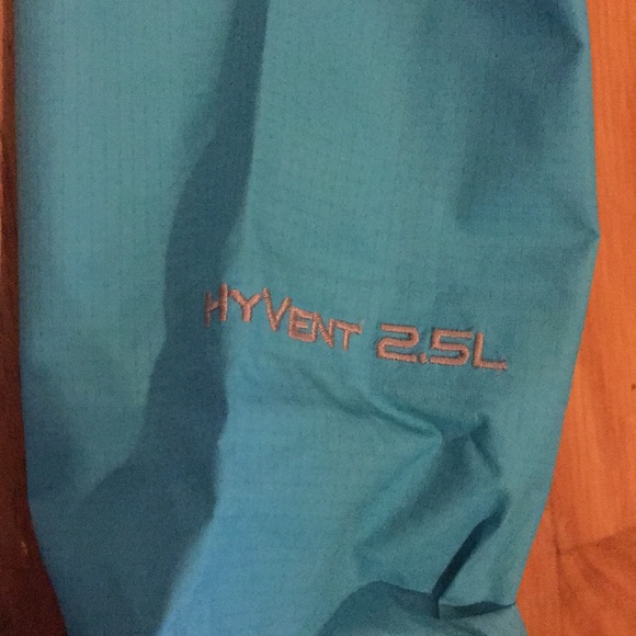 Women’s Northface Rain Jacket - Picture 2 of 4